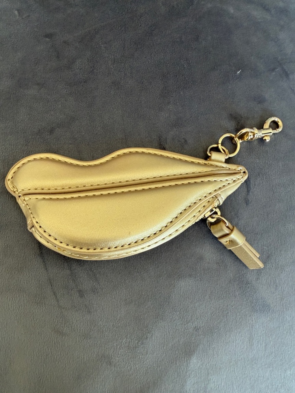 Diane Von Furstenberg x Target Metallic Gold Lips Coin Pouch/Bag Charm NWOT